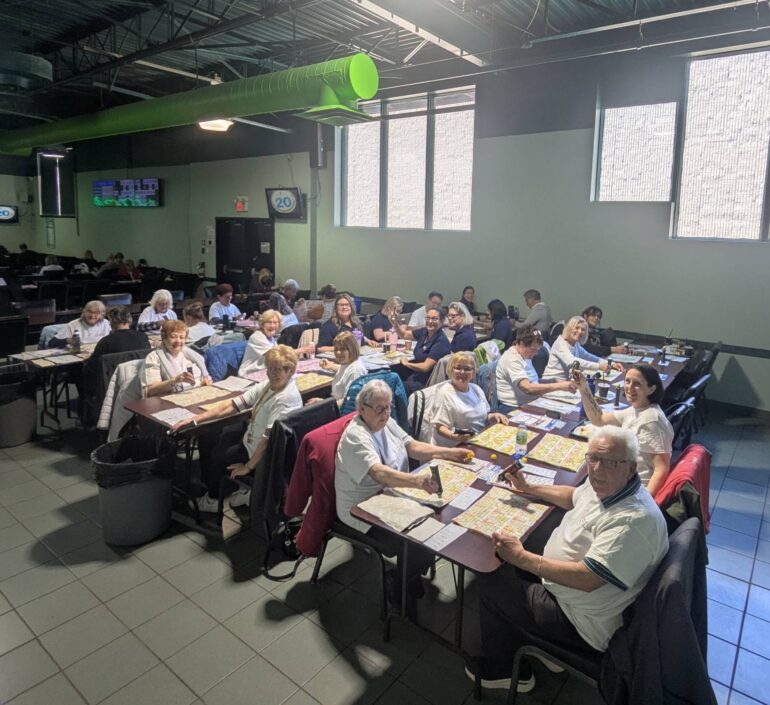 Photo des bénévoles et de l'équipe au Bingo St-Eustache